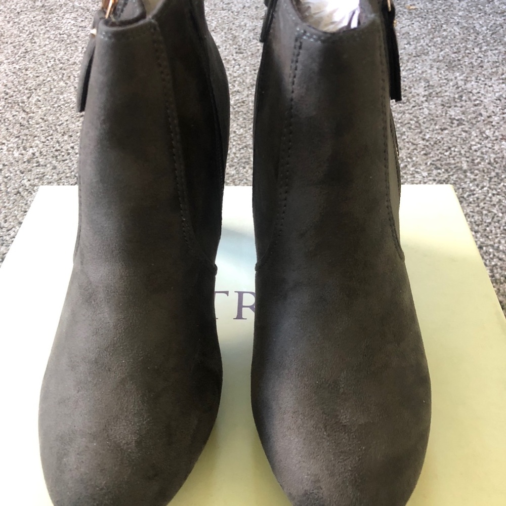 New in box! Patrizia pastora booties - Picture 4 of 5